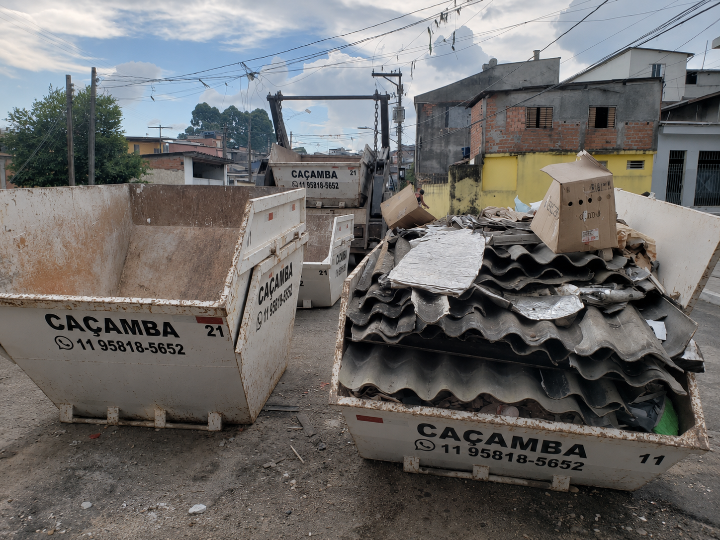 Caçambas para entulho de obra e demolição